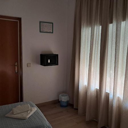 Hostal Casa Torrent Canet De Mar Ngoại thất bức ảnh