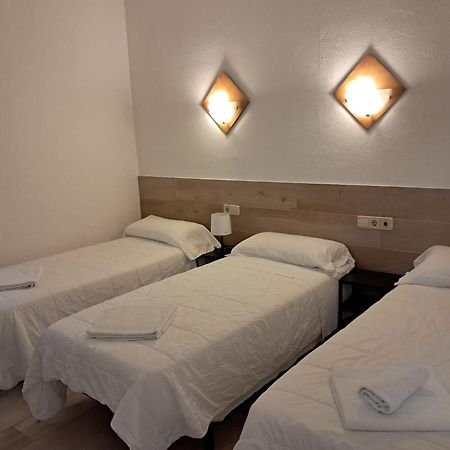 Hostal Casa Torrent Canet De Mar Ngoại thất bức ảnh