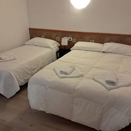 Hostal Casa Torrent Canet De Mar Ngoại thất bức ảnh