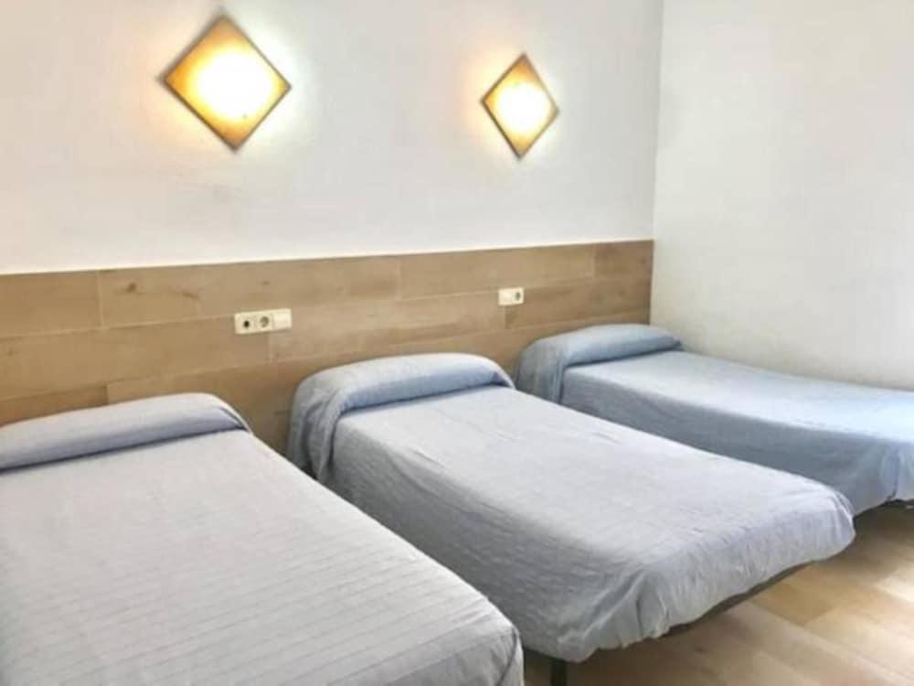 Hostal Casa Torrent Canet De Mar Ngoại thất bức ảnh