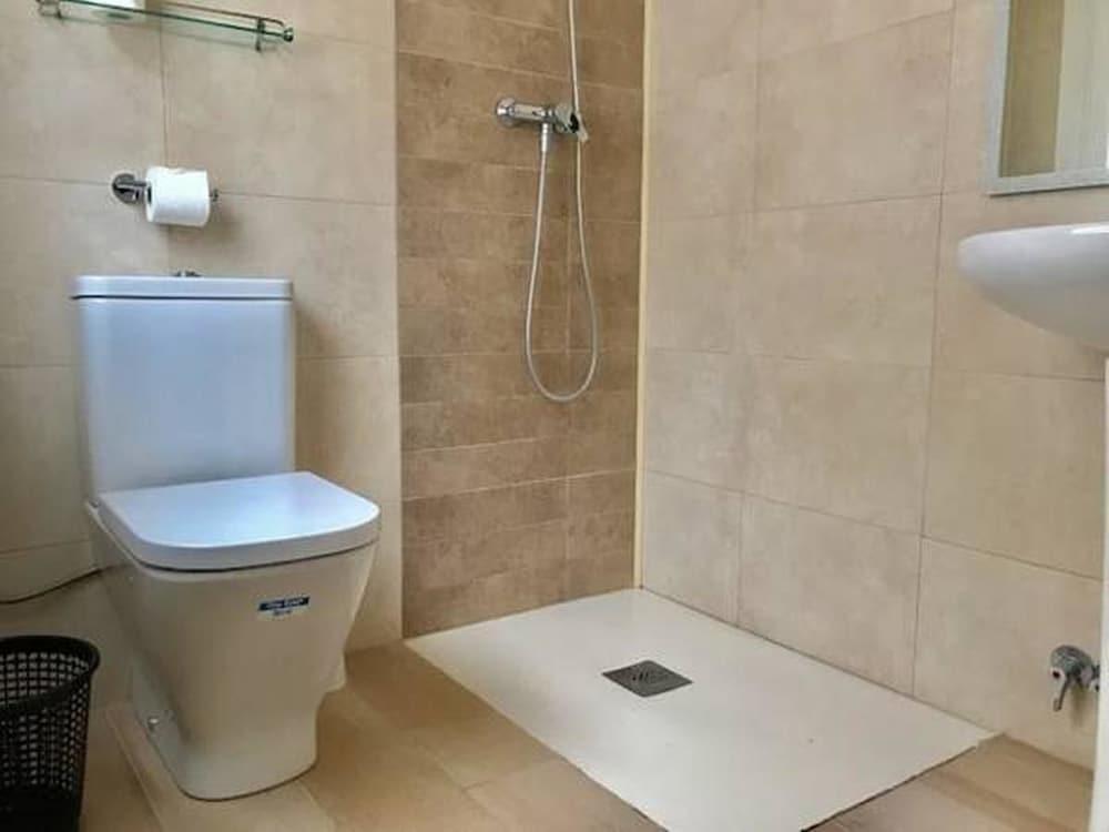 Hostal Casa Torrent Canet De Mar Ngoại thất bức ảnh