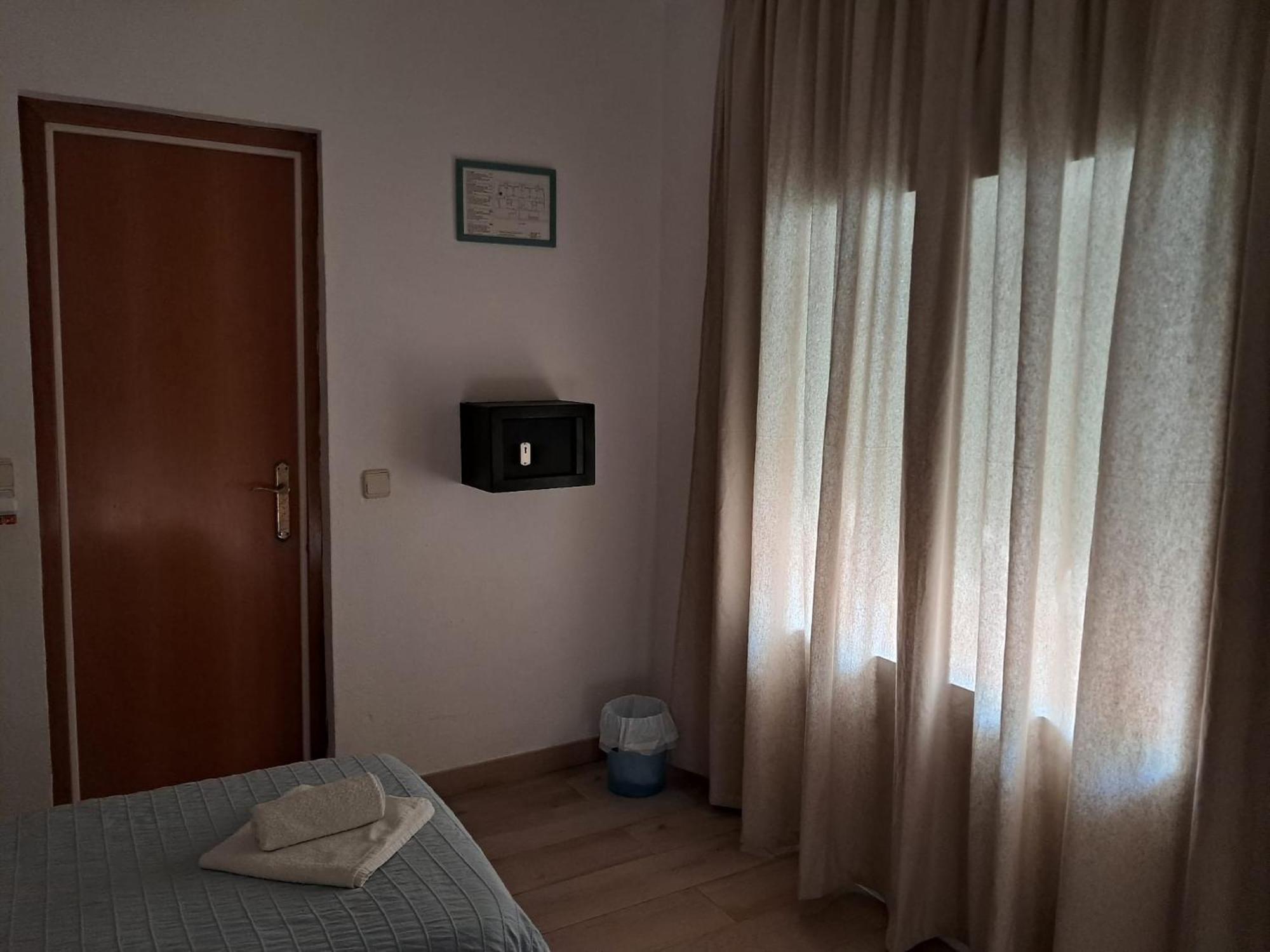 Hostal Casa Torrent Canet De Mar Ngoại thất bức ảnh