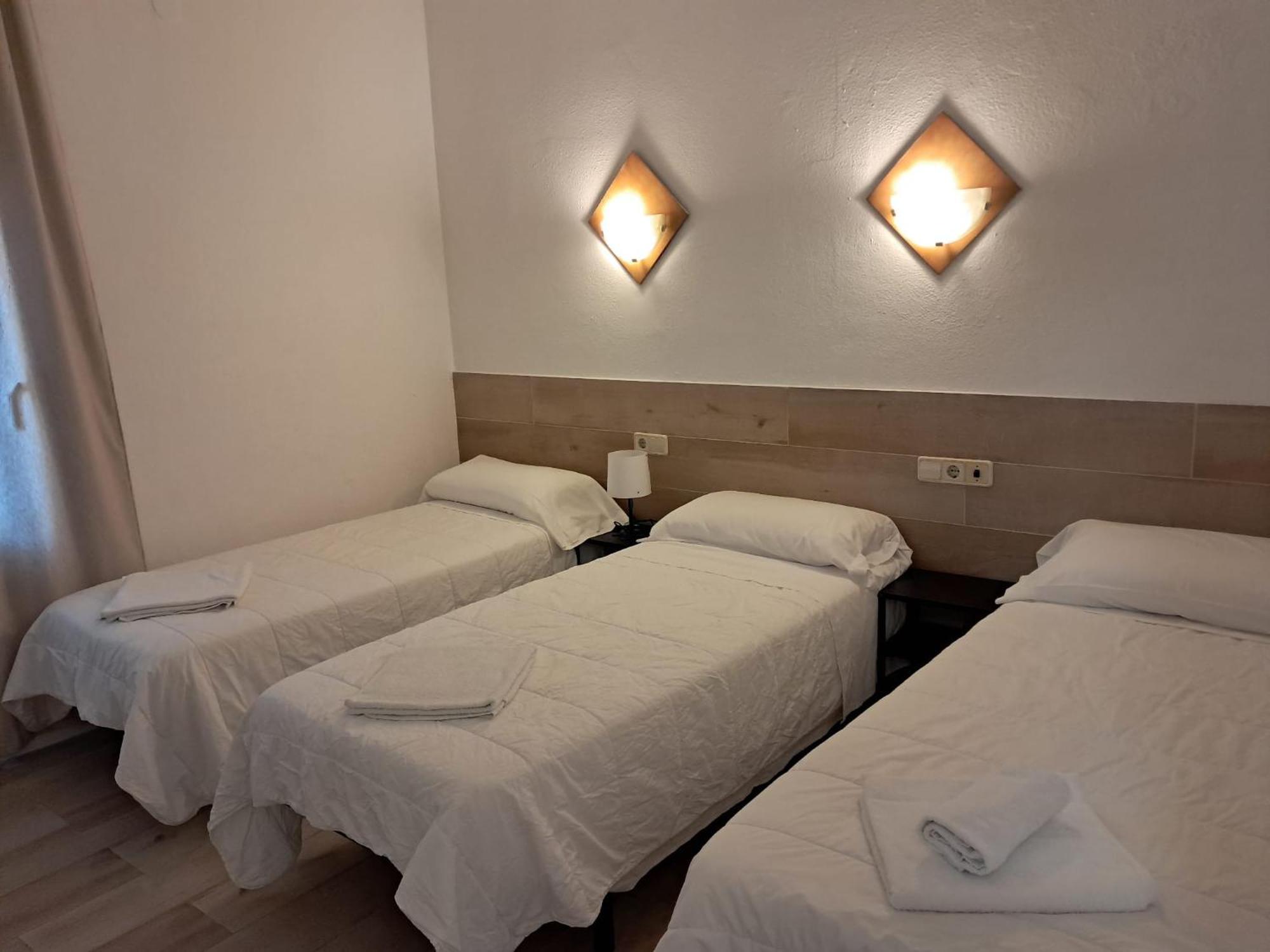 Hostal Casa Torrent Canet De Mar Ngoại thất bức ảnh