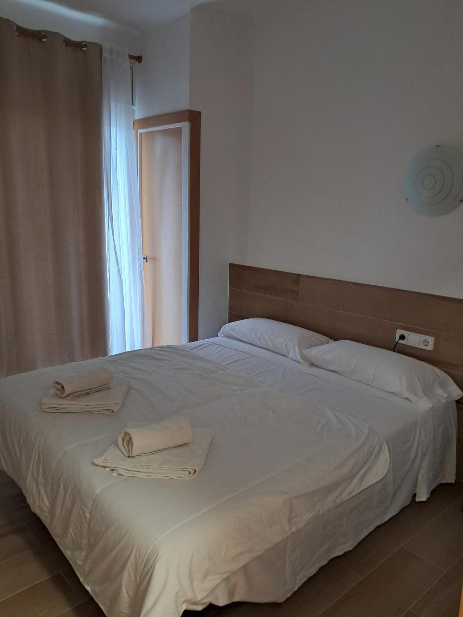 Hostal Casa Torrent Canet De Mar Ngoại thất bức ảnh